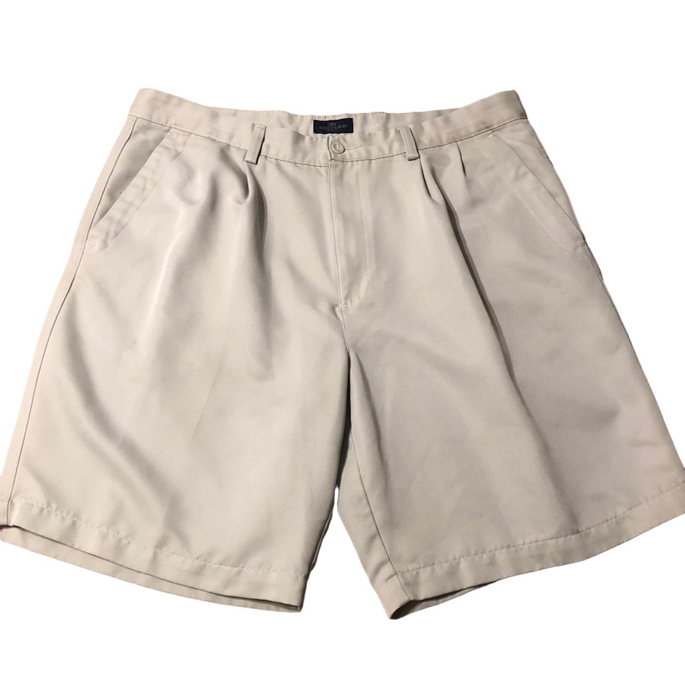 Dockers cream colored golf shorts size 36